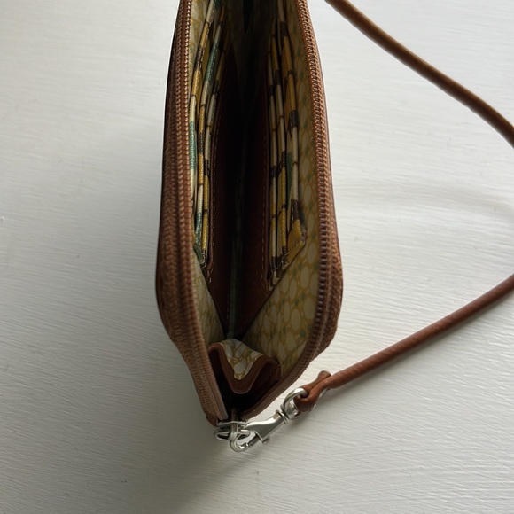 🌻 Fossil Flower Wristlet - Picture 4 of 11